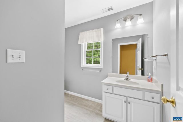 1356 KENTS MILL RD, Louisa, VA 23093