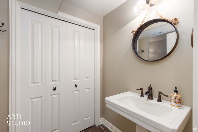 285 W CENTER ST, Kaysville, UT 84037