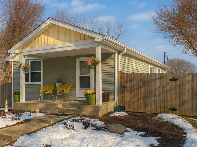 1223 Greenfield Avenue, Waukegan, IL 60085