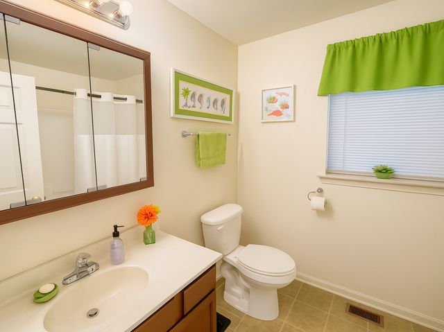 1223 Greenfield Avenue, Waukegan, IL 60085