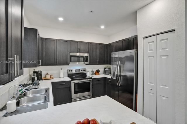136 SW 185th Way, Pembroke Pines, FL 33029