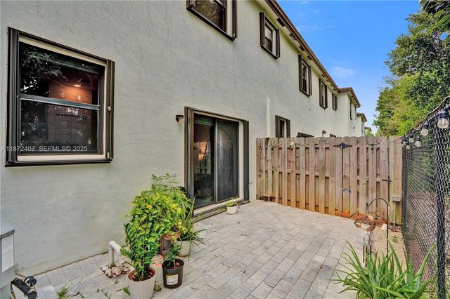 136 SW 185th Way, Pembroke Pines, FL 33029