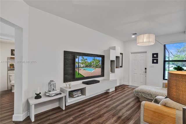 136 SW 185th Way, Pembroke Pines, FL 33029