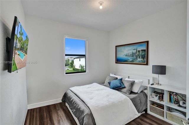 136 SW 185th Way, Pembroke Pines, FL 33029