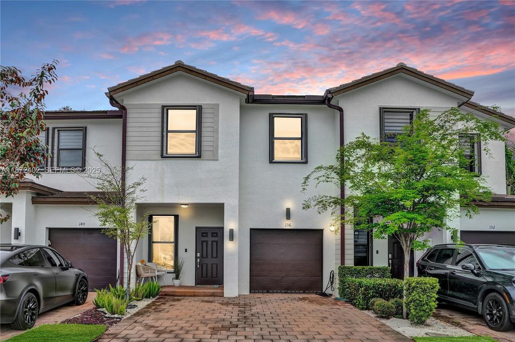136 SW 185th Way, Pembroke Pines, FL 33029