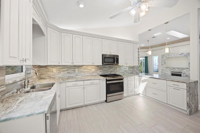 122 Eagleton Lane, Palm Beach Gardens, FL 33418