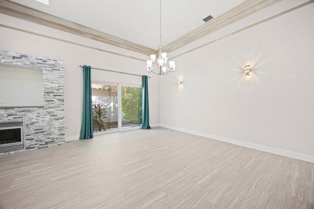 122 Eagleton Lane, Palm Beach Gardens, FL 33418