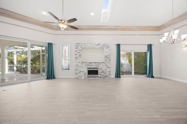 122 Eagleton Lane, Palm Beach Gardens, FL 33418