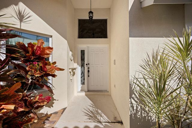 122 Eagleton Lane, Palm Beach Gardens, FL 33418