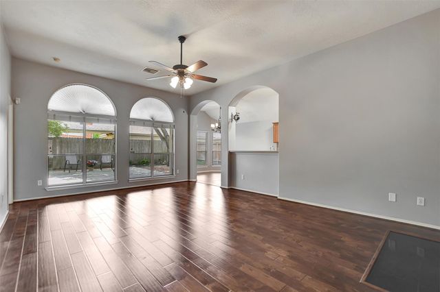 11915 Lois Lane Drive, Pinehurst, TX 77362