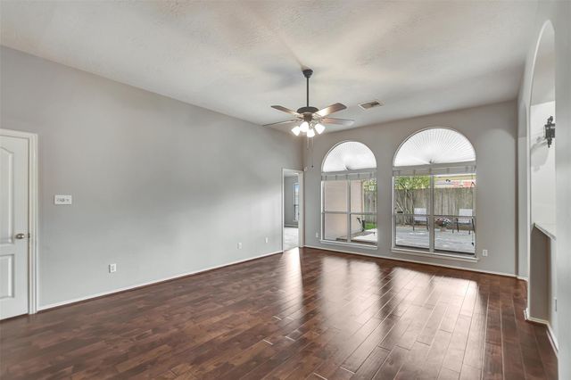 11915 Lois Lane Drive, Pinehurst, TX 77362