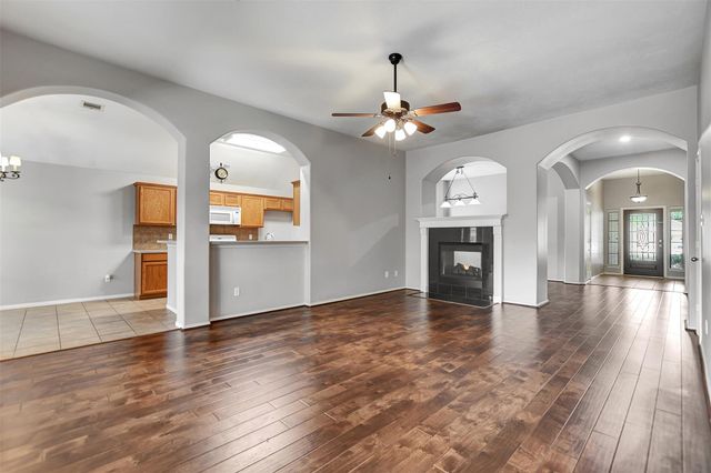 11915 Lois Lane Drive, Pinehurst, TX 77362