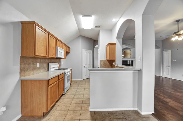 11915 Lois Lane Drive, Pinehurst, TX 77362