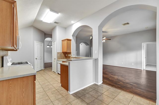 11915 Lois Lane Drive, Pinehurst, TX 77362