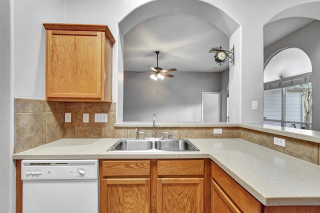 11915 Lois Lane Drive, Pinehurst, TX 77362