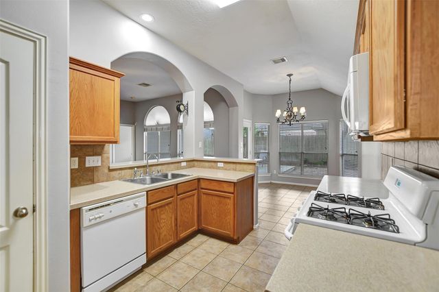 11915 Lois Lane Drive, Pinehurst, TX 77362