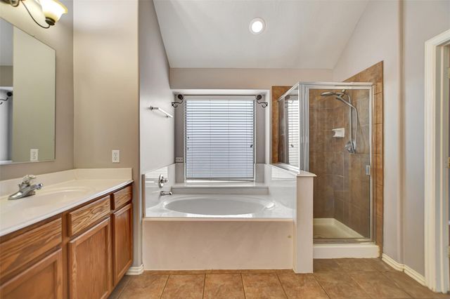 11915 Lois Lane Drive, Pinehurst, TX 77362