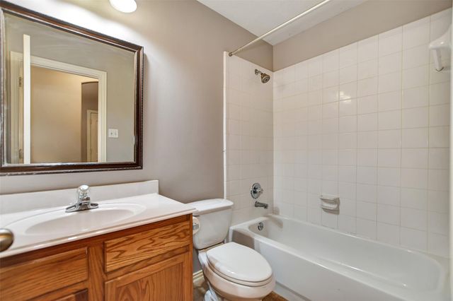 11915 Lois Lane Drive, Pinehurst, TX 77362