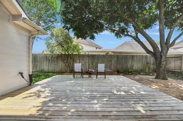 11915 Lois Lane Drive, Pinehurst, TX 77362
