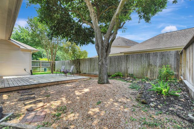 11915 Lois Lane Drive, Pinehurst, TX 77362