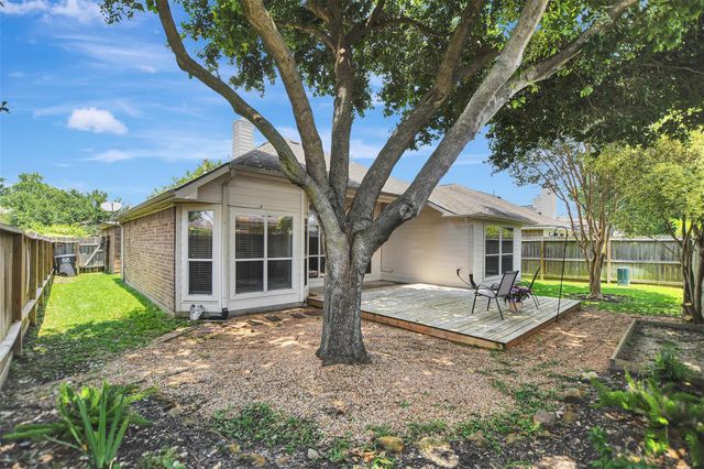 11915 Lois Lane Drive, Pinehurst, TX 77362