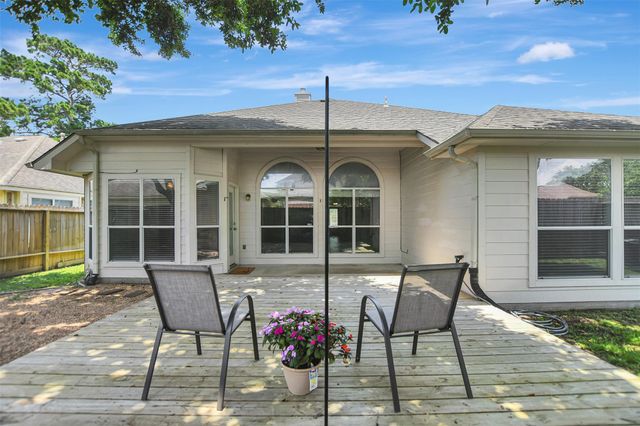 11915 Lois Lane Drive, Pinehurst, TX 77362