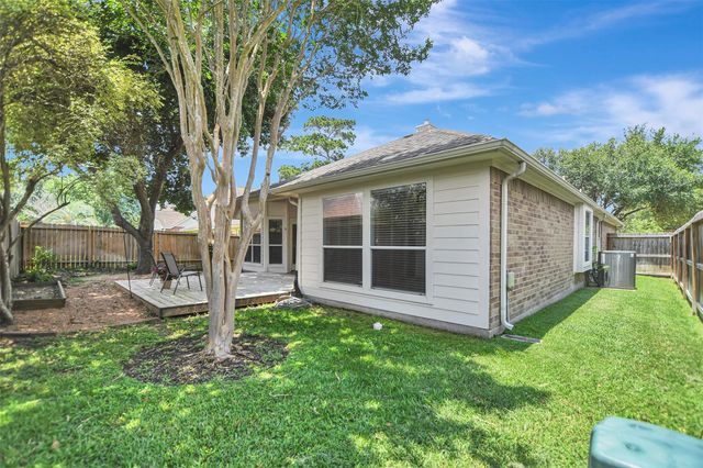 11915 Lois Lane Drive, Pinehurst, TX 77362