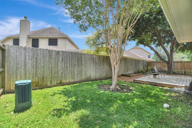 11915 Lois Lane Drive, Pinehurst, TX 77362