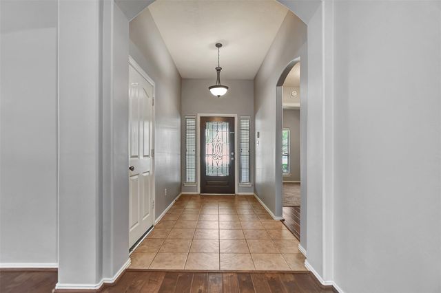 11915 Lois Lane Drive, Pinehurst, TX 77362