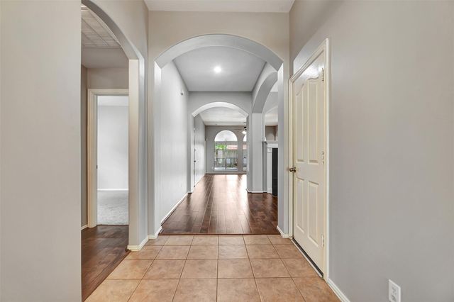 11915 Lois Lane Drive, Pinehurst, TX 77362