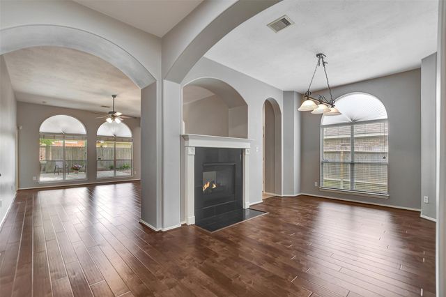 11915 Lois Lane Drive, Pinehurst, TX 77362