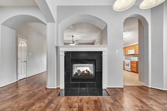 11915 Lois Lane Drive, Pinehurst, TX 77362