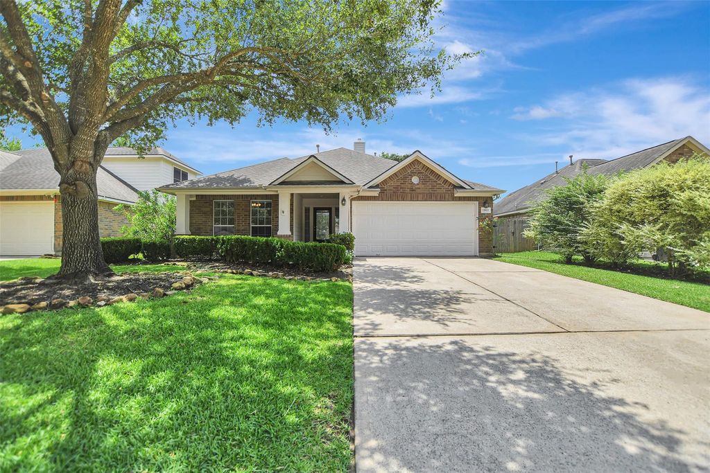 11915 Lois Lane Drive, Pinehurst, TX 77362