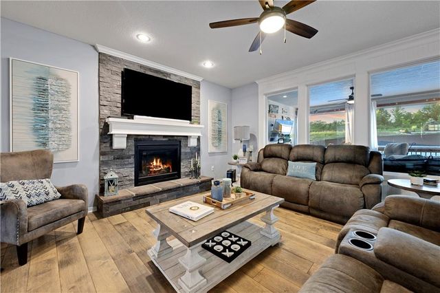 20476 W 107 Place, Olathe, KS 66061