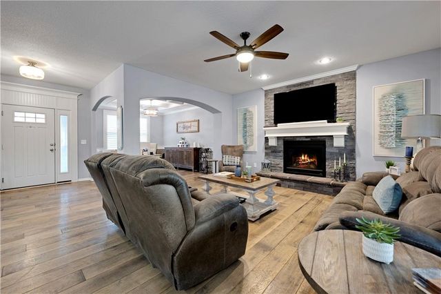 20476 W 107 Place, Olathe, KS 66061