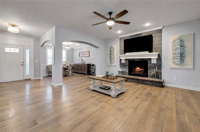 20476 W 107 Place, Olathe, KS 66061