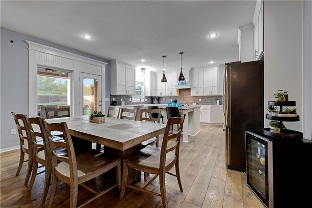 20476 W 107 Place, Olathe, KS 66061
