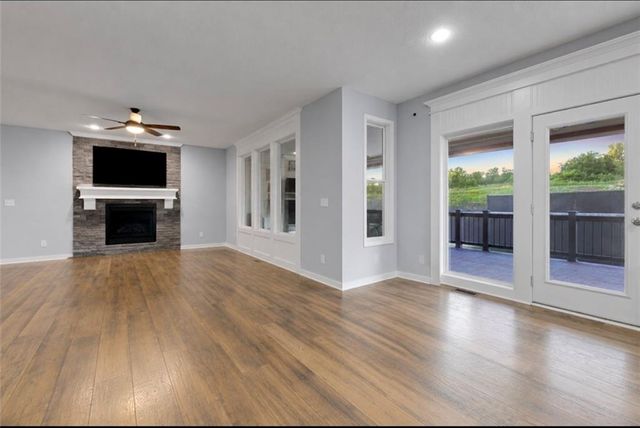 20476 W 107 Place, Olathe, KS 66061
