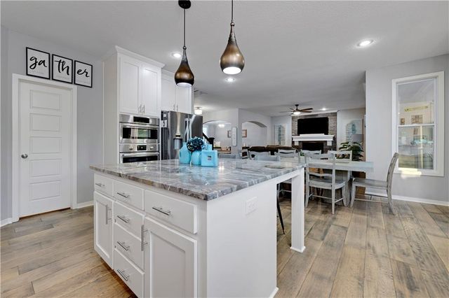 20476 W 107 Place, Olathe, KS 66061
