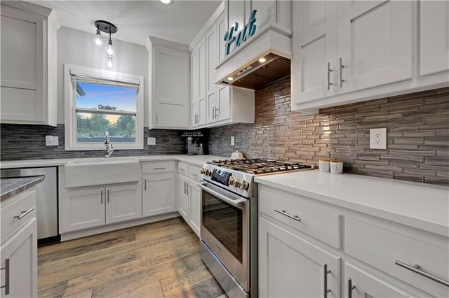 20476 W 107 Place, Olathe, KS 66061