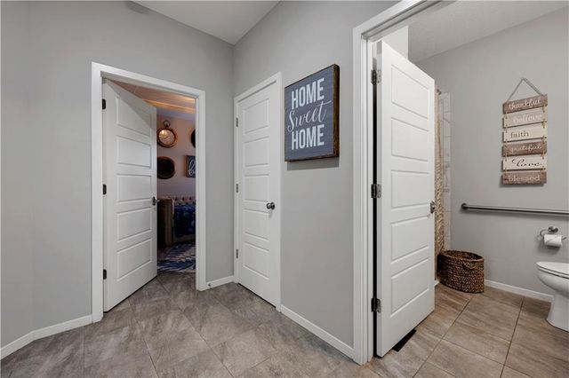 20476 W 107 Place, Olathe, KS 66061