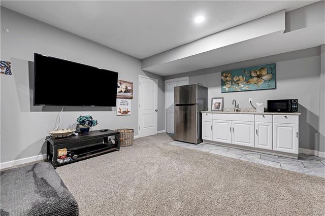 20476 W 107 Place, Olathe, KS 66061