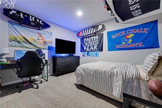 20476 W 107 Place, Olathe, KS 66061