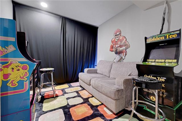 20476 W 107 Place, Olathe, KS 66061