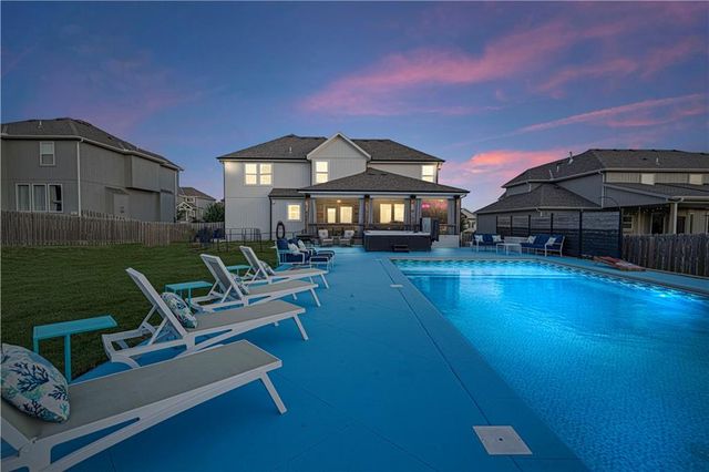 20476 W 107 Place, Olathe, KS 66061