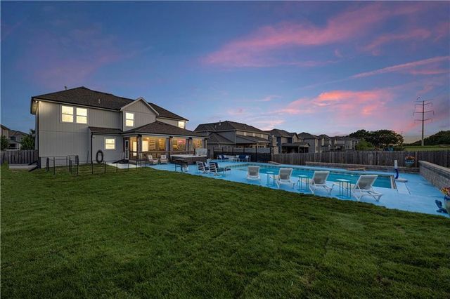 20476 W 107 Place, Olathe, KS 66061