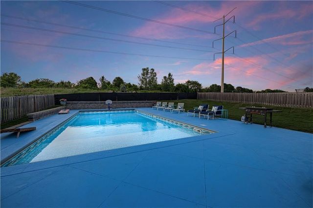 20476 W 107 Place, Olathe, KS 66061