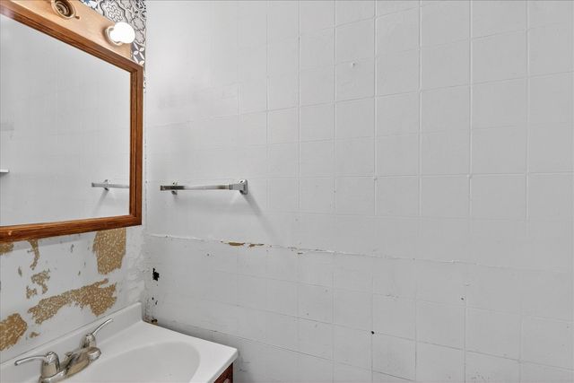 816 S Kalamazoo Avenue, Marshall, MI 49068