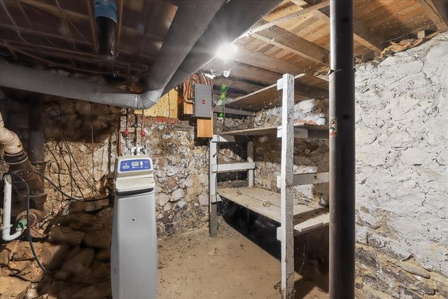 816 S Kalamazoo Avenue, Marshall, MI 49068