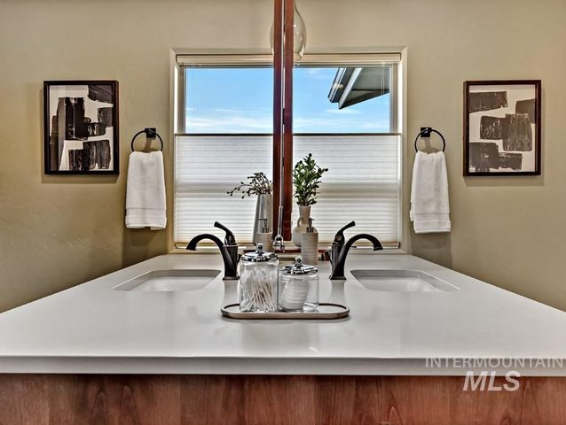 2955 S Shadywood Way, Boise, ID 83716